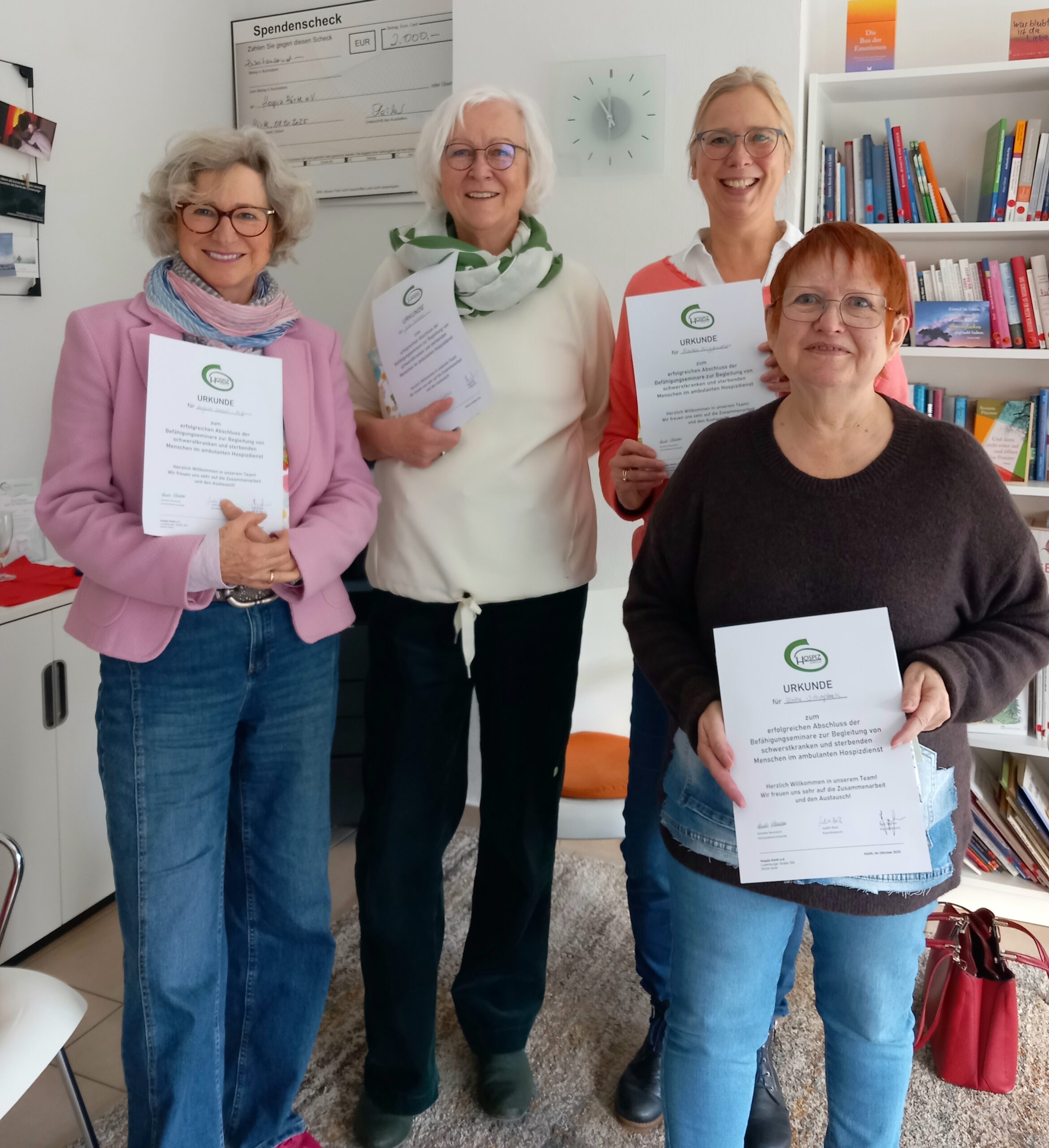 Wir gratulieren unseren neuen Ehrenamtlichen zum Kursabschluss!